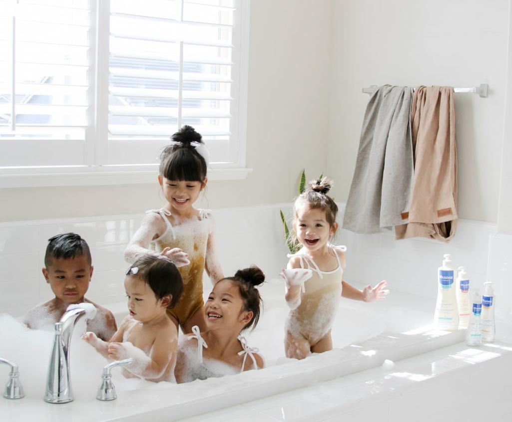 Children bathtime Mustela